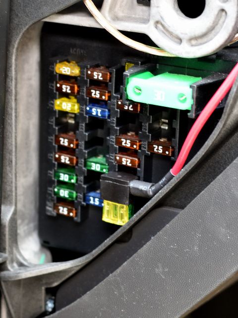 Vérification du connecteur de fusible